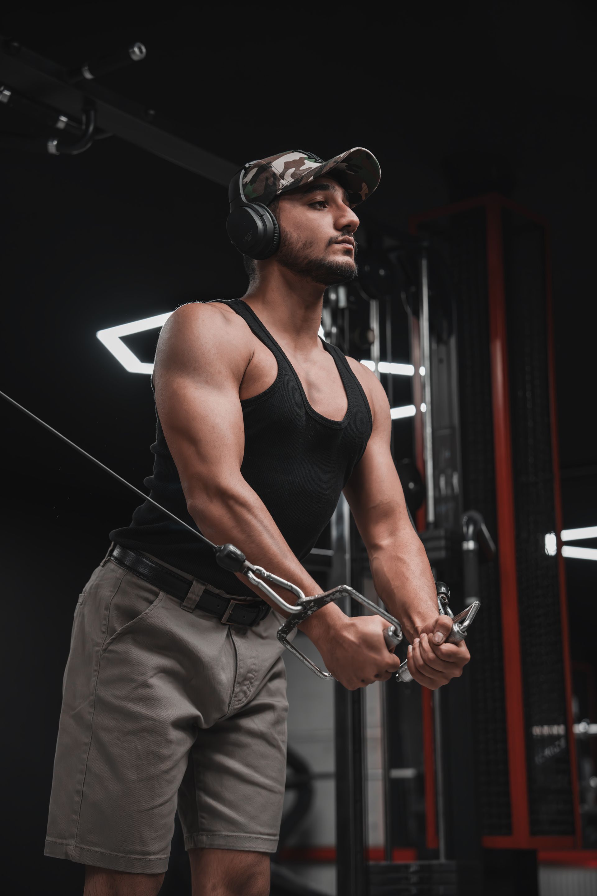 User-provided editorial reference of an unbranded male athlete wearing neutral training shorts in a gym, used to illustrate inseam, pocket, and movement discussions rather than an inPACE product record