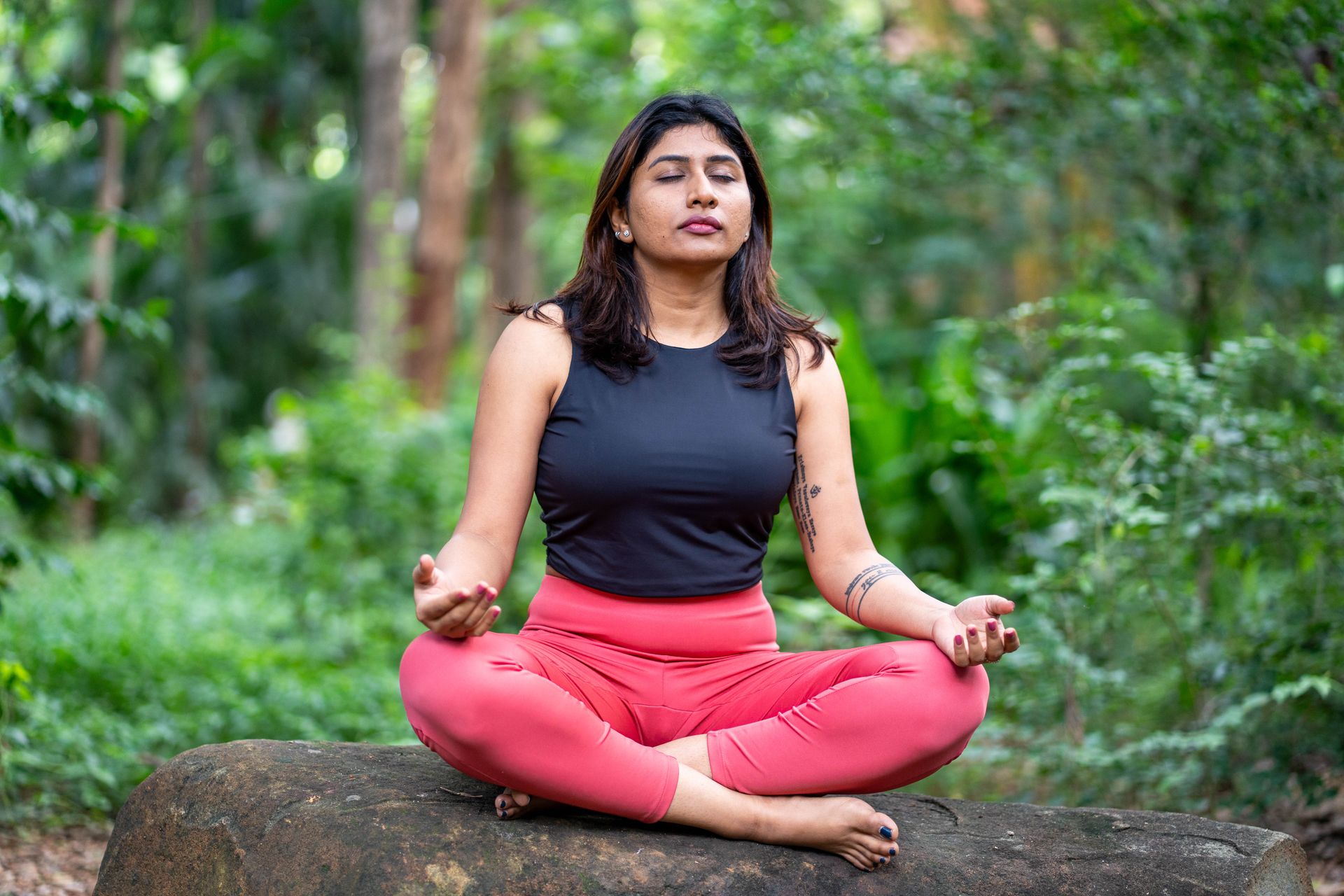 Licensed editorial reference of a yoga top and leggings in a calm outdoor practice setting, illustrating a coordinated product direction rather than an inPACE production record